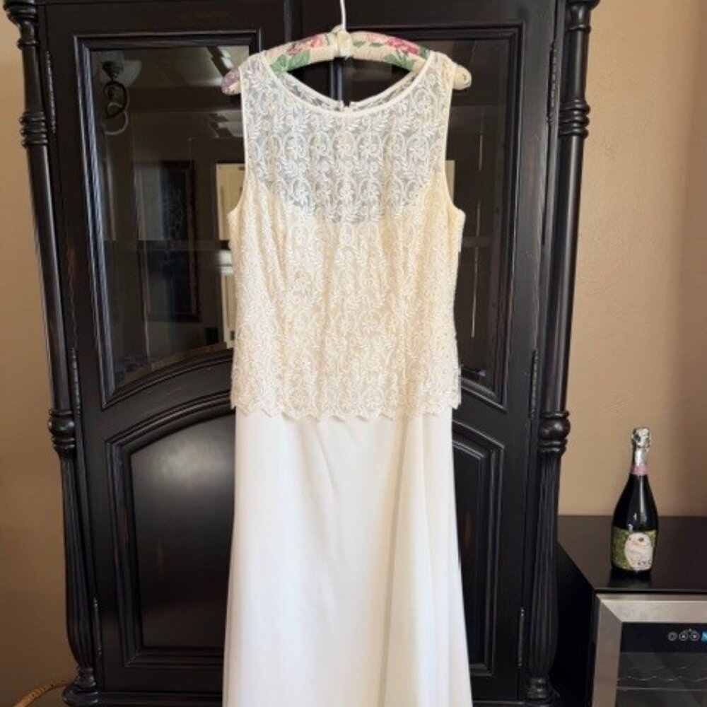 Formal Dress off-white, size 14
